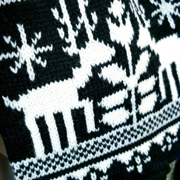 WINTER SCARF WITH FRINGE - Picture 3 of 3